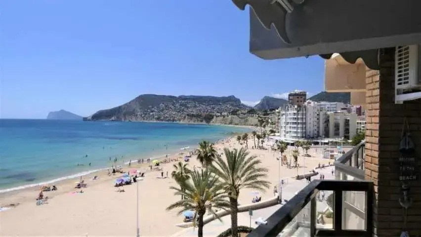 Vistas panorámicas a la playa 4º piso Calpemar