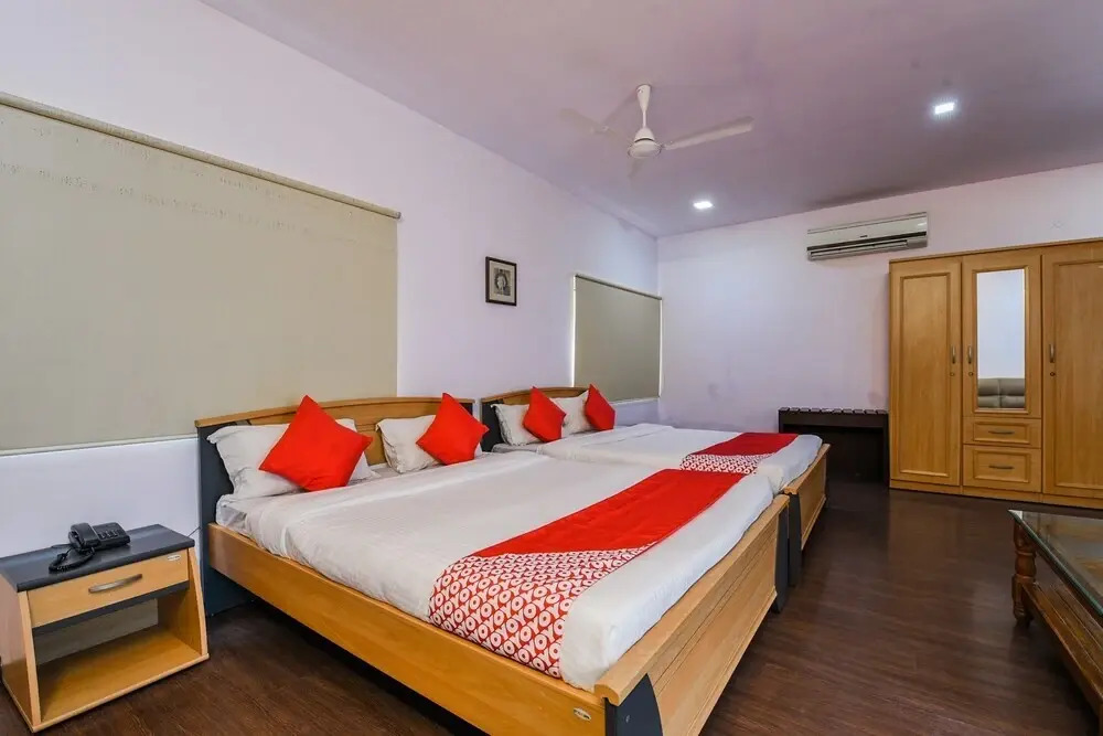 Green City Club by OYO Rooms