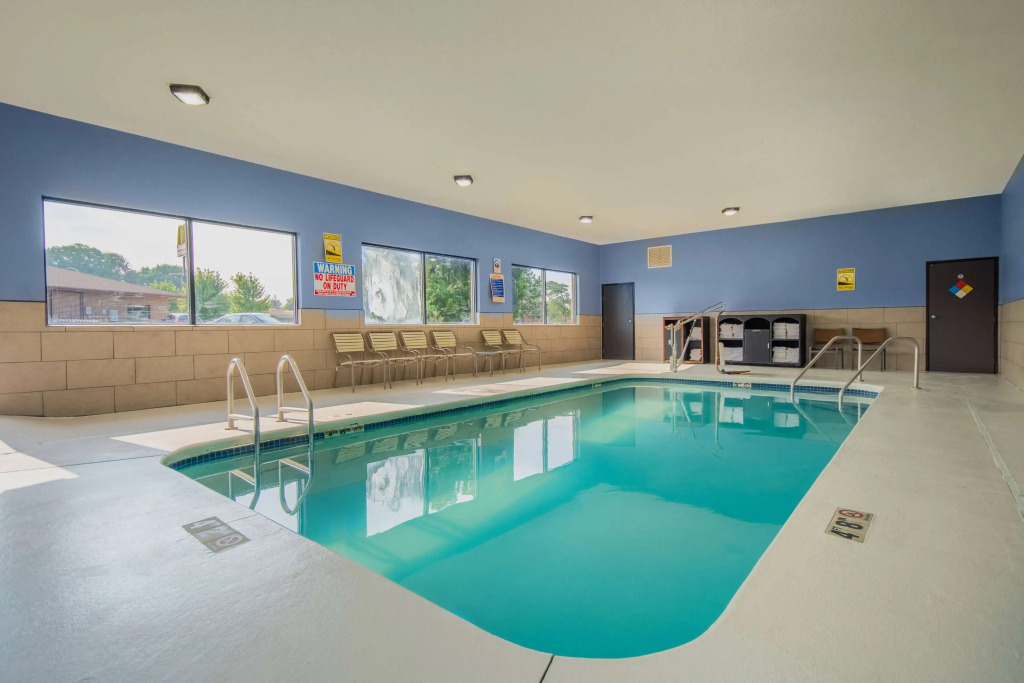 Days Inn & Suites by Wyndham Waterloo