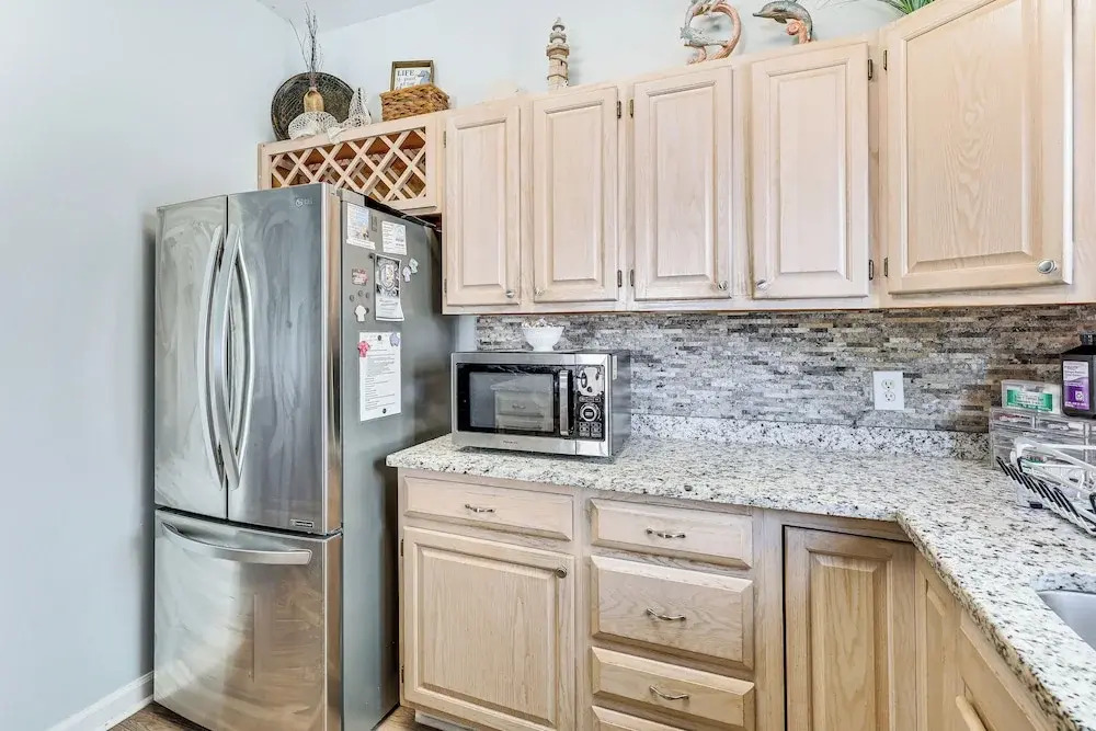 Carolina Beach Condo With Deck: Steps to Shore!