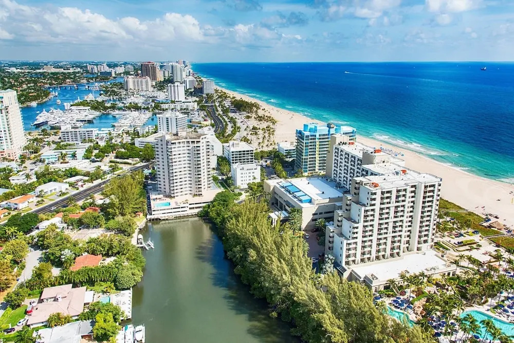 Brand-new All-suite Triplex Unit Near Beach 2 Bedroom Duplex