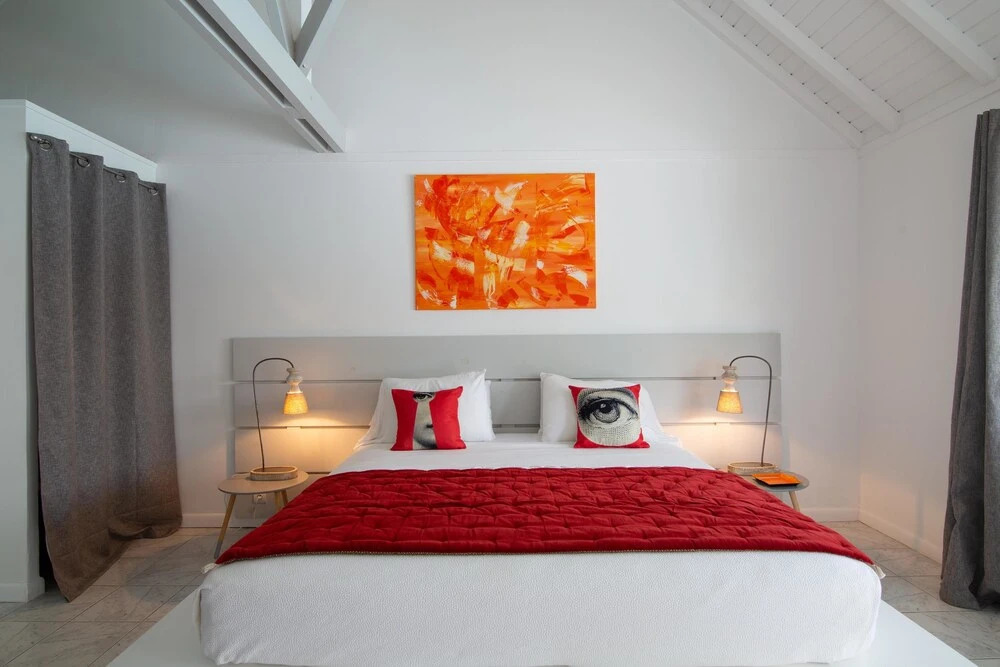 Exclusive Terres Basses Location, Heated Pool, Near Beach, Shops, Restos, AC, Free Wifi