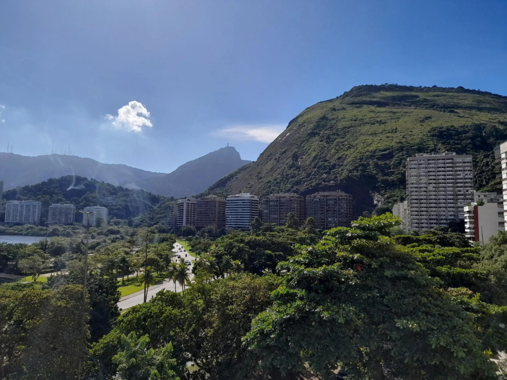 Vista espetacular ! Lagoa a 2 quadras de Ipanema c/vaga .