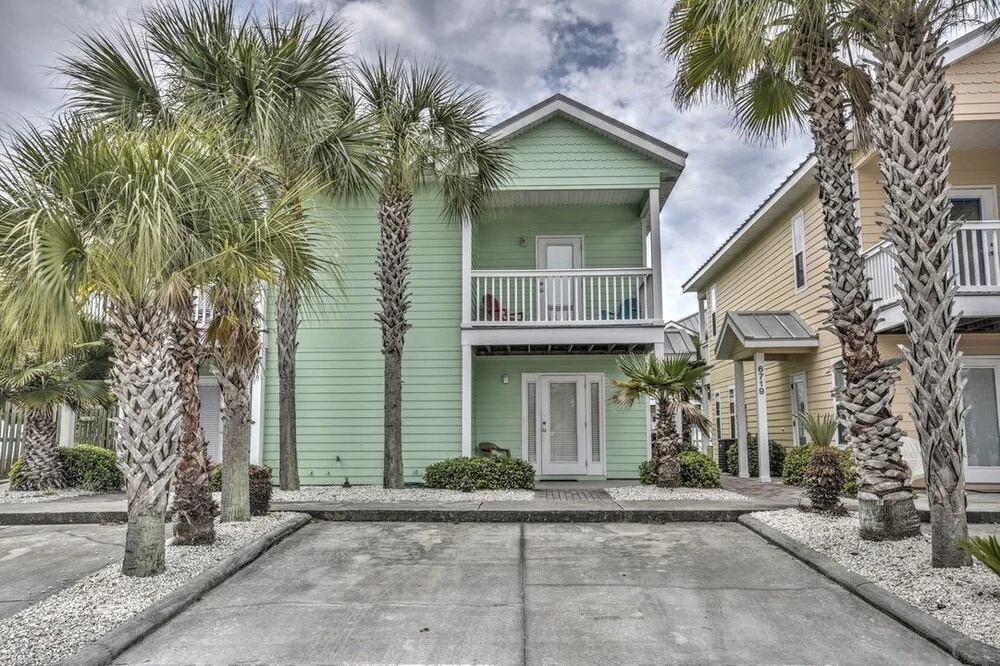 6717 Beach Drive - 1977178