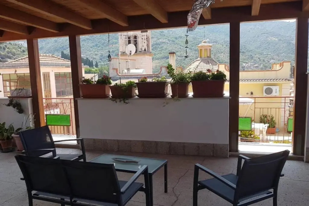 Casa Crispi 10