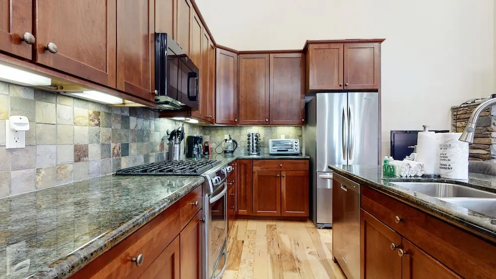 Red Slate Canyon - Modern 2-story Condo