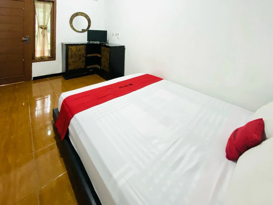 RedDoorz at JP House Pantai Suwuk Kebumen