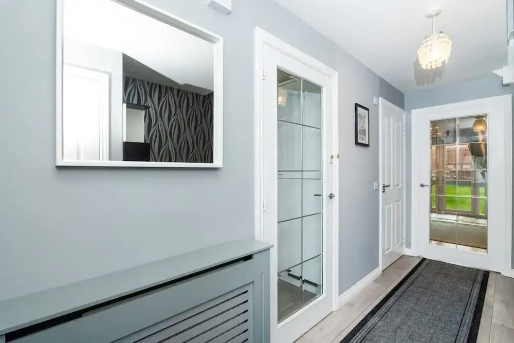 3 Bedroom House-private Parking