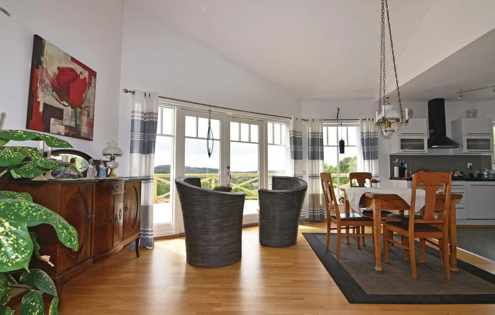 Stunning Home in Hamburgsund With 3 Bedrooms and Wifi