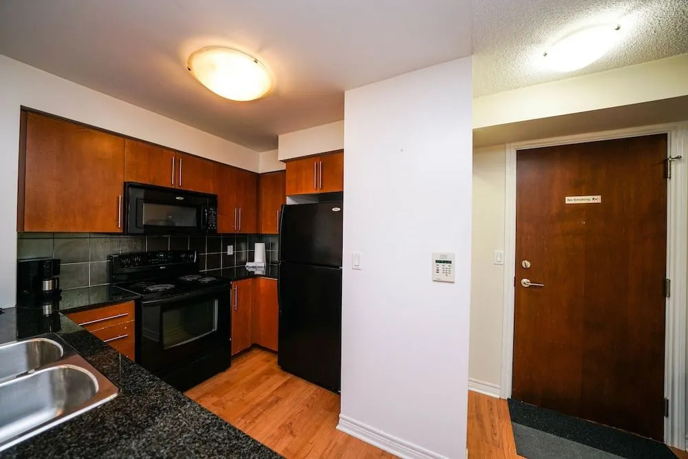Sarkar Suites - 310 Burnhamthorpe Road