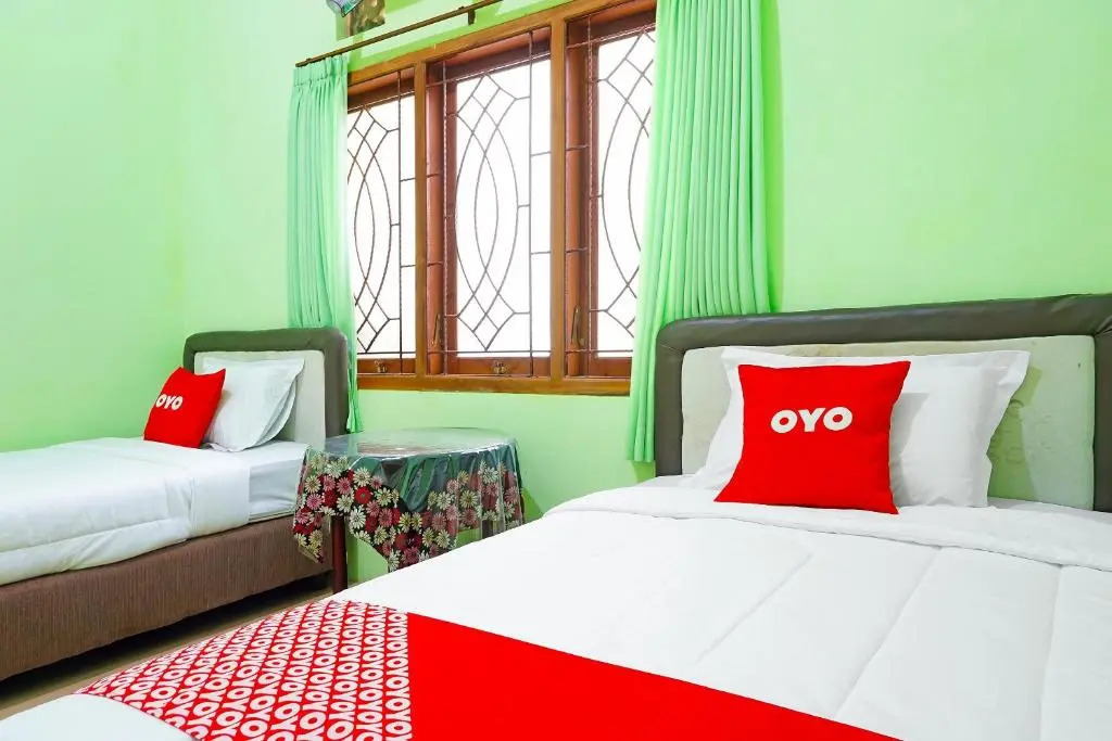 Urbanview Hotel Trisna Srabah