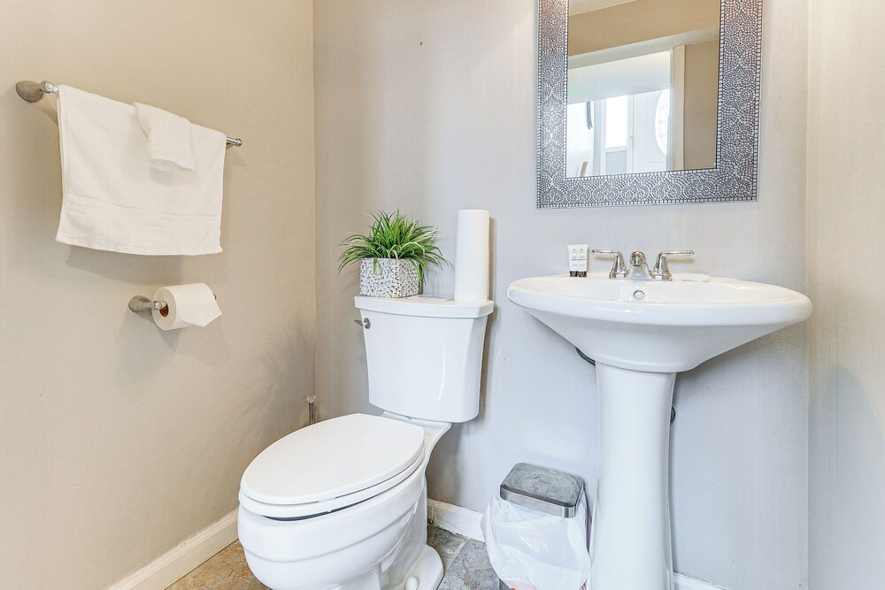 Remote-work Ready: Family Home Near Pittsburgh