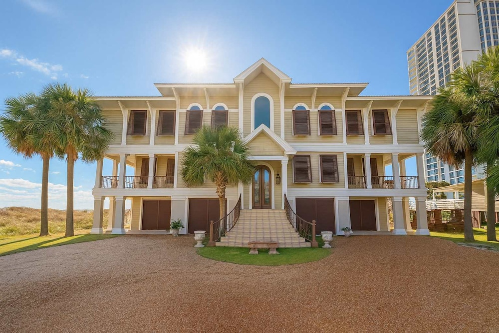 The Gayosa House 9BR Beachfront Oasis With Private Pool Hot Tub