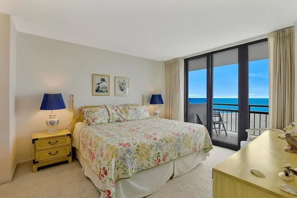 Modern 11th Floor Beachfront Condo With Views/pool