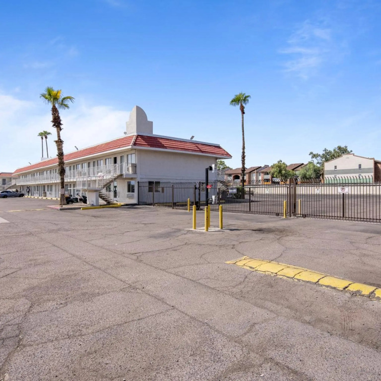 Super 8 by Wyndham Phoenix West