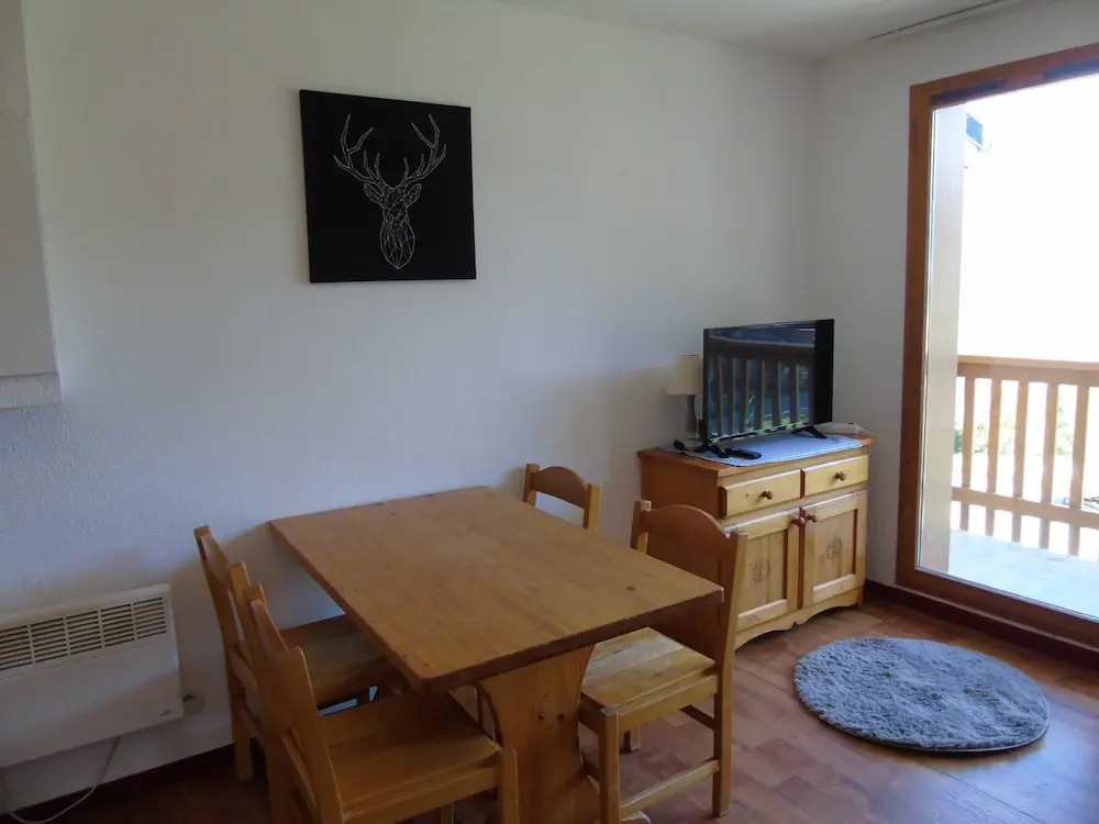Lou Services Apartment CB24 LSI 001