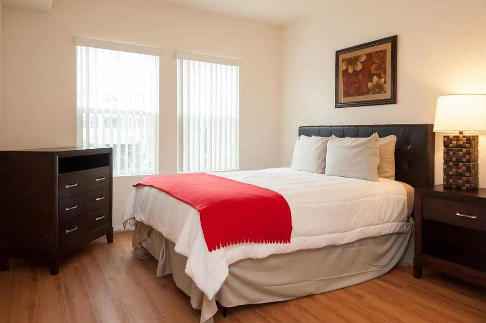 Sunshine Suites at 909 West Temple Street