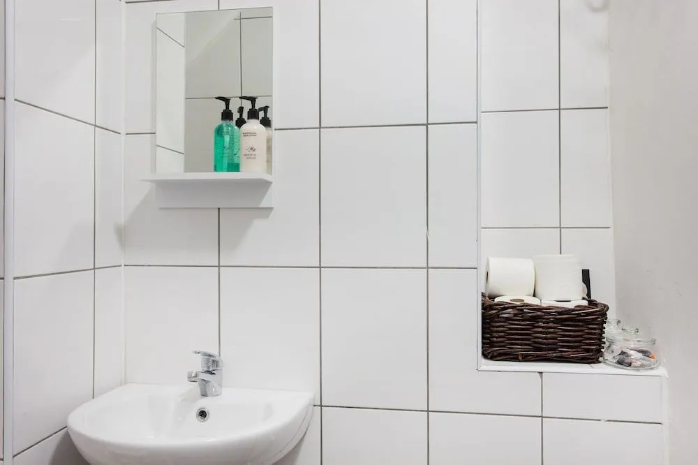 Cosy High Floor Studio Greek Street Soho