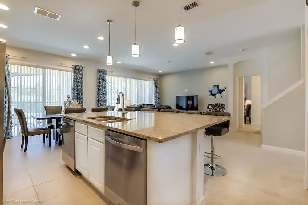 Solterra - 5204 Oakbourne Avenue