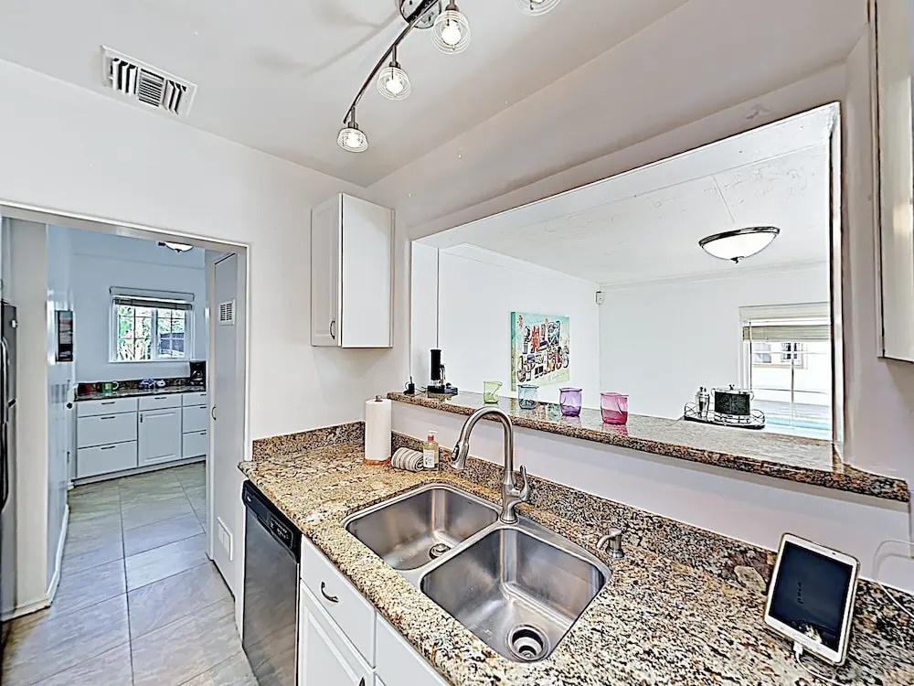 New Listing! All-suite Oasis W/ Casita, Pool & Spa 3 Bedroom Home