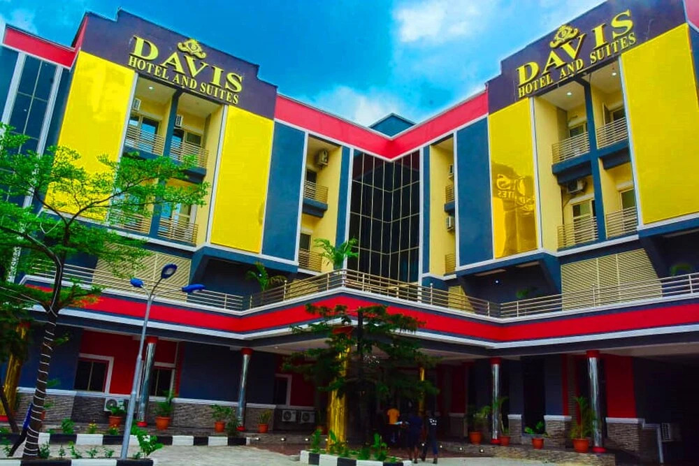 Davis Hotel & Suites