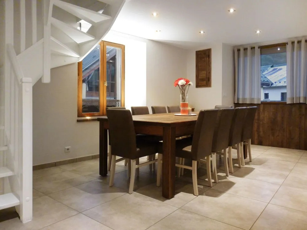 Ferm6 - 6-6p-5chbres-3sdb-120m?-10 / 12pers-valloire