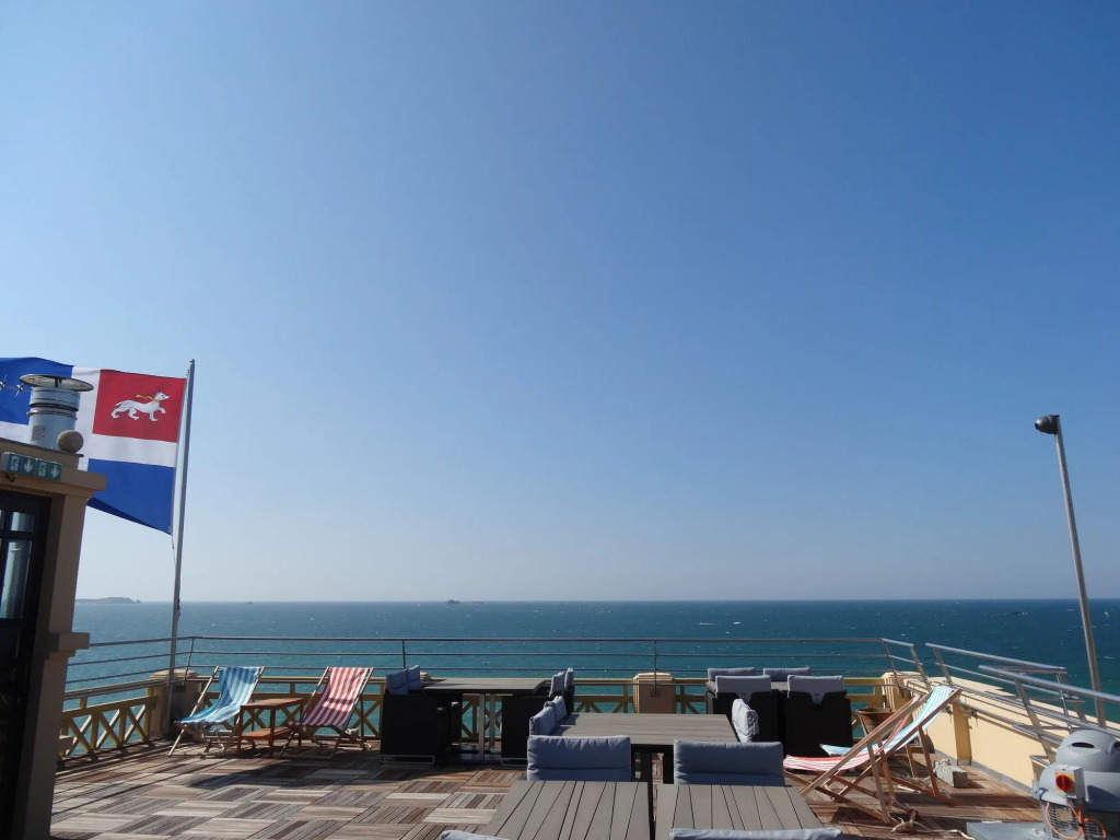 Ambassadeurs Logis Hotel