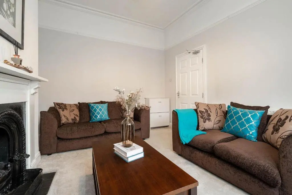 Luxury Harborne Townhouse l 4 Bedrooms l Parking l Patio