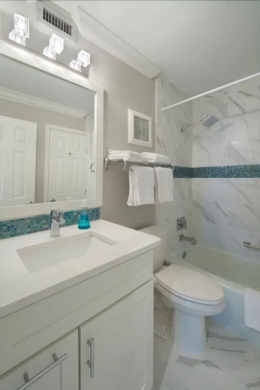 Gulf Shore Condo #302 - 2 Br condo by RedAwning