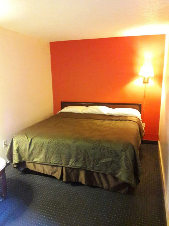 OYO Palm Leaf Motel