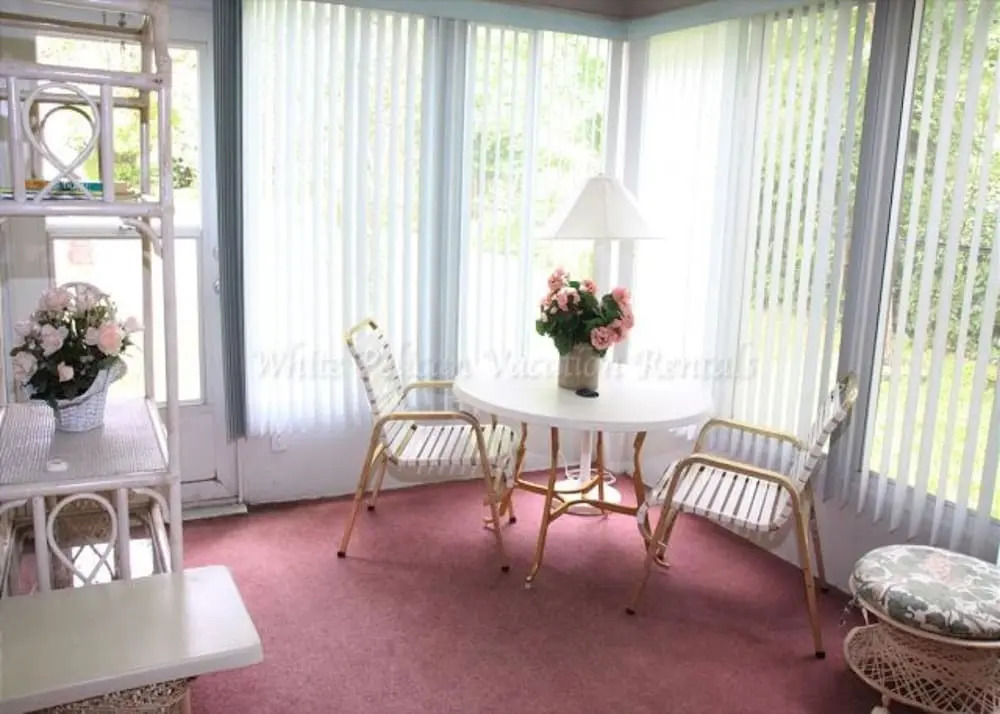 East Schwartz 1321 by White Pelican VR