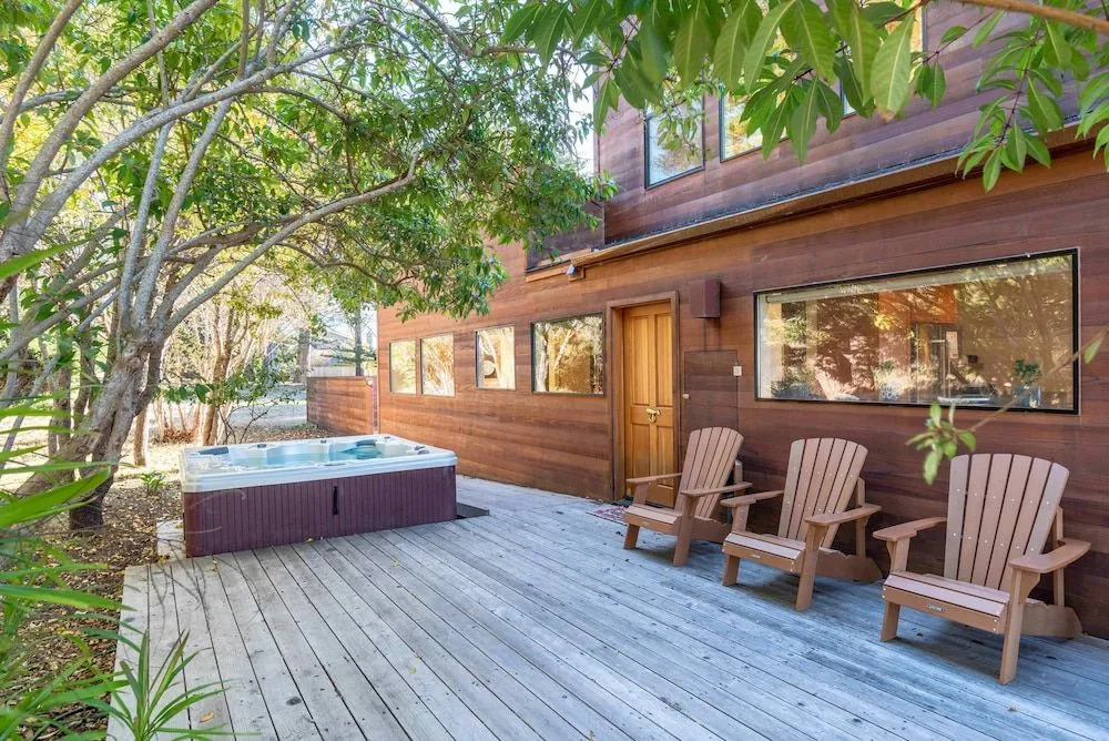 The Sixpence Beach Access Hot Tub