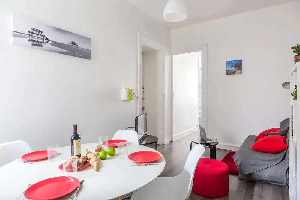 Homely Apartment Near Place de la Victoire