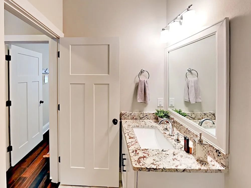 221 W Jean Home 3 Bedrooms 2 Bathrooms Home