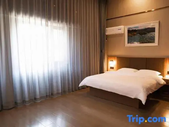 Homeinn Superior Cloud Hotel (Chaoyang Youyi Avenue Railway Station)
