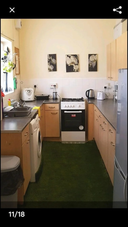 private home. Entry b'yard free parking.