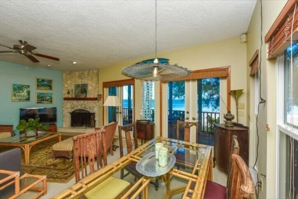 2903 Avenue F 3 Bedroom Home by RedAwning