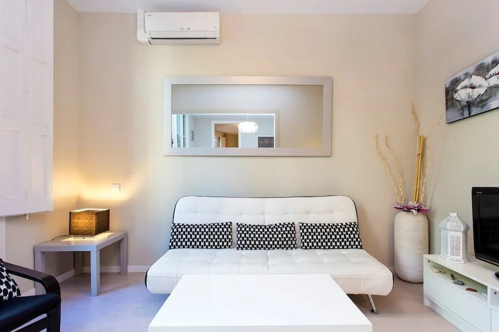Trendy 3 Bedroom Flat in Central Area