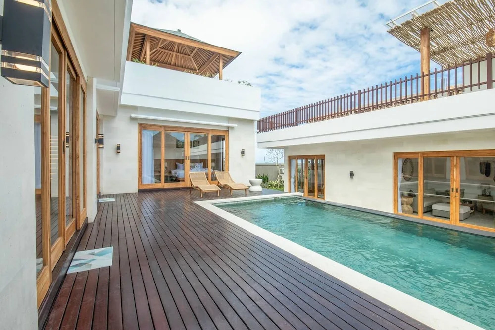 Breeze Opulent 6 BR in With Ocean View 5 Mins to Savaya