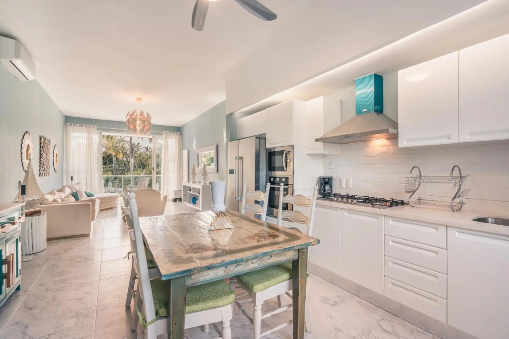 Playa Bonita Lavish Apartment at Lake View 42B