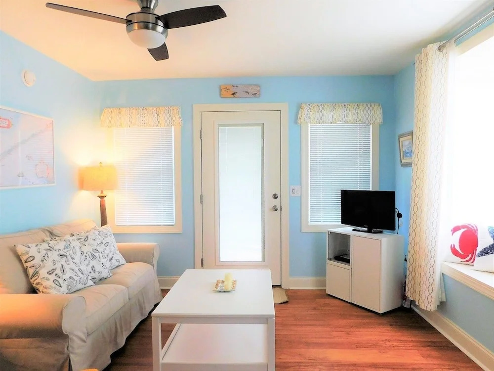 Located In Ocracoke Ge Within Walking Distance Of The Harbor, Shops And Restaurants. 1 Bedroom Condo