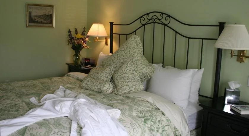 Five Gables Inn And Spa