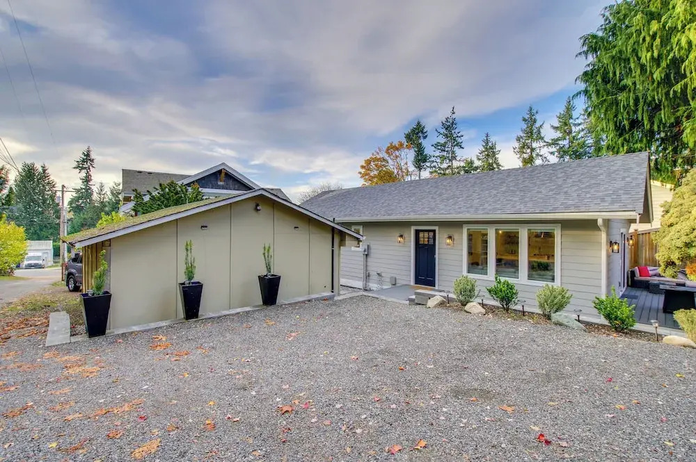 Private Yard & Fire Pit! Modern Kirkland Abode