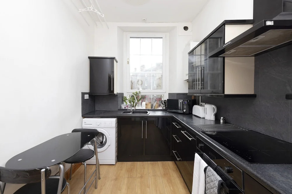 JOIVY Spacious 3 Bed Apartment In The Old Town