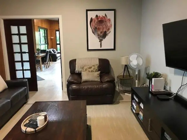 Springbrook25 Pet friendly House
