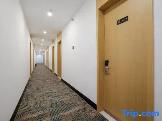 Zhilai Hotel (Yangzhou East High-Speed Railway Station Hangji Central Plaza)