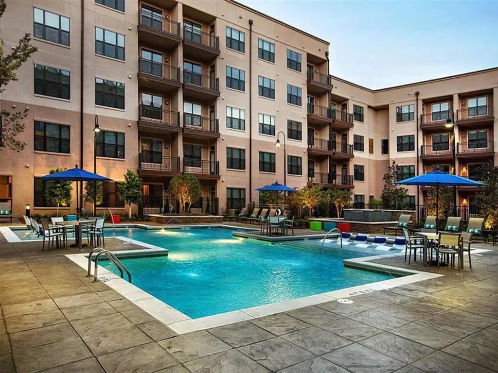 2 Bedroom 2 Bath Very Spacious