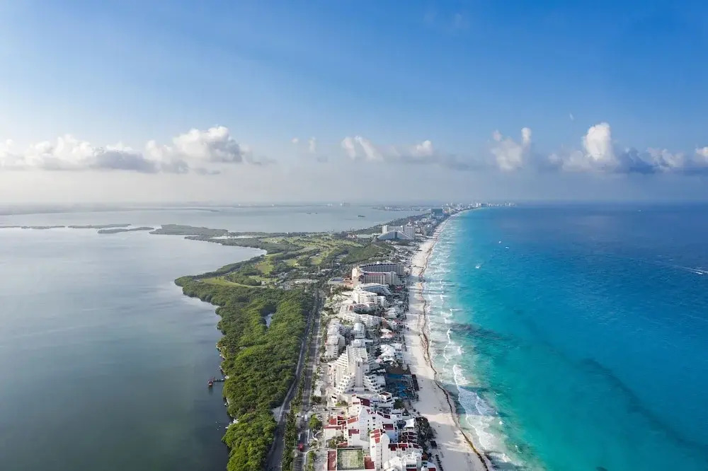 CHIC- Newly Renovated 1 BDR at the best beach