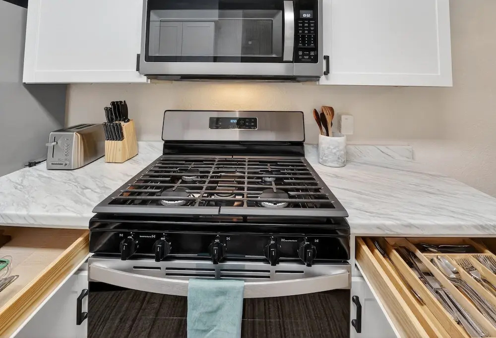Modern 3br Townhouse Near Brushy Creek 3 Bedroom Duplex