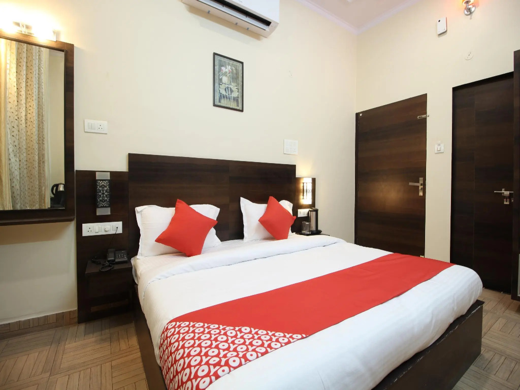 OYO 37188 Aishwarya Inn